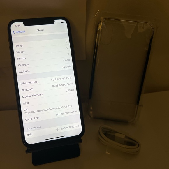 iPhone Xs 64GB Gold Unlocked - Picture 5 of 8